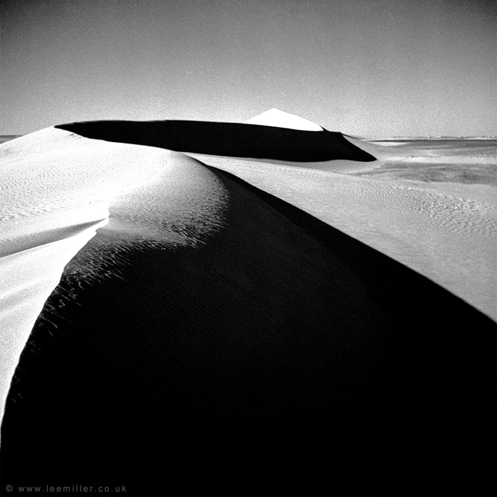 Photograph of sand dunes in Egypt taken by Lee Miller in 1936